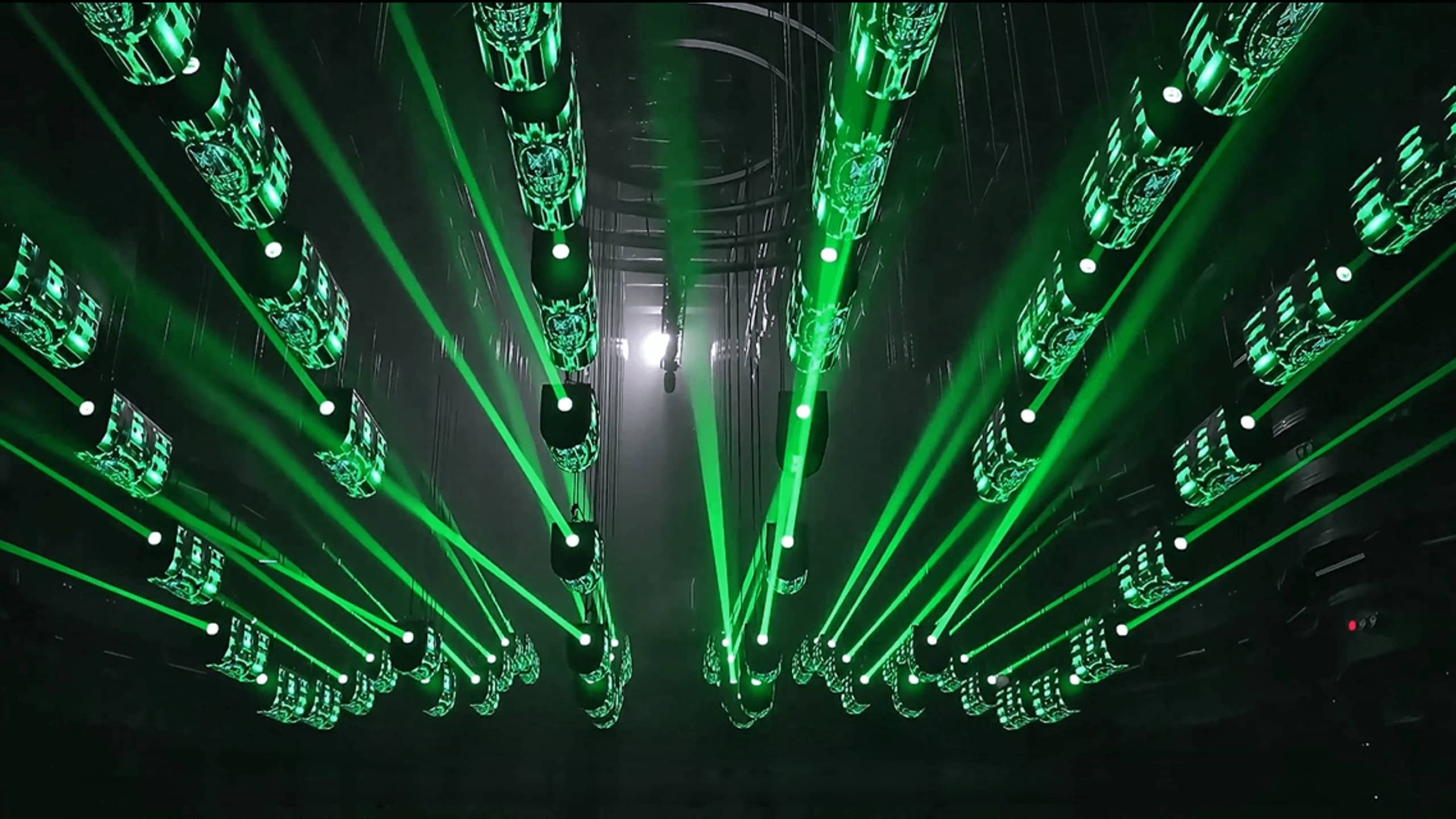 Integración de movimiento de 97 canales — Proyecto de sala de discoteca Thirteen Wolves