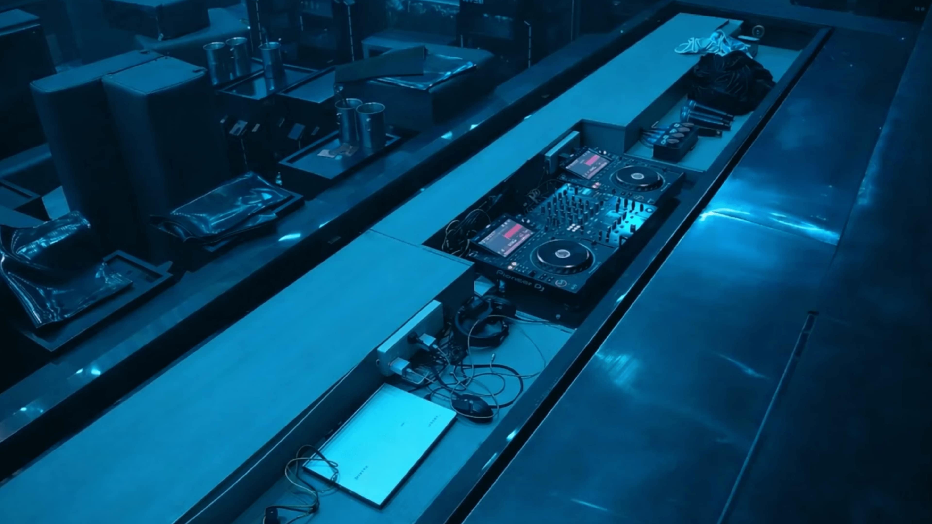 Concealed screw-lift DJ platform Concealed screw-lift DJ platform