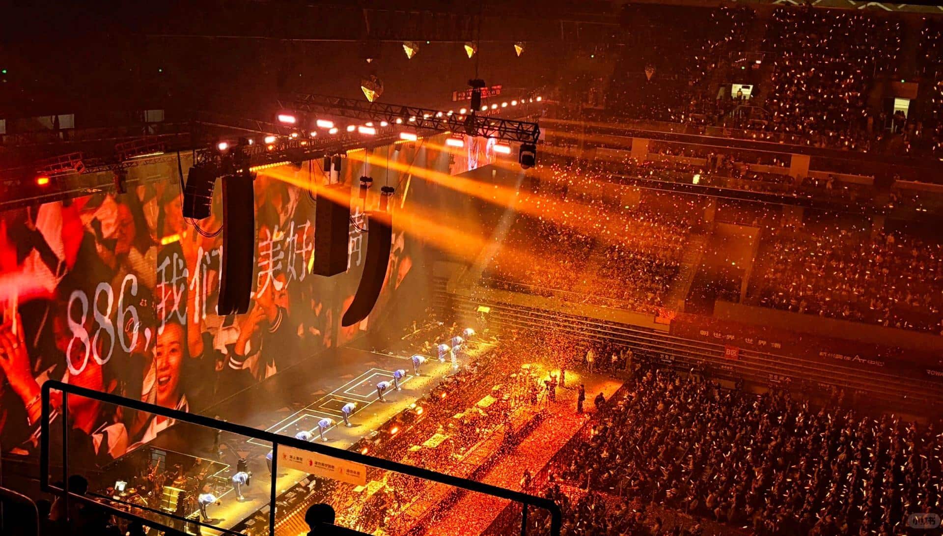 Concierto de Xu Liang en Hangzhou 2026: Seguimiento LED de doble capa con prevención de colisiones 3D en tiempo real.