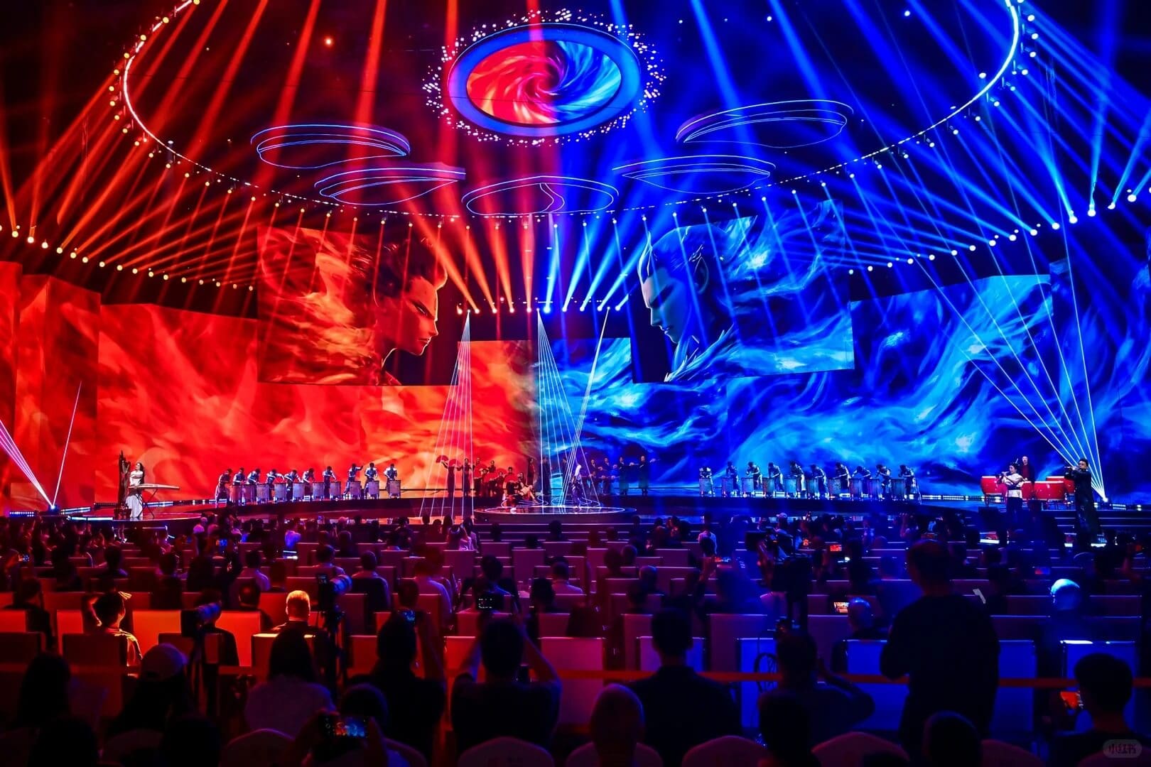 Dual curved LED screens Dual curved LED screens